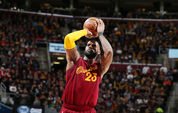 骑士VS勇士:我们还能要求更刺激的圣诞大战吗