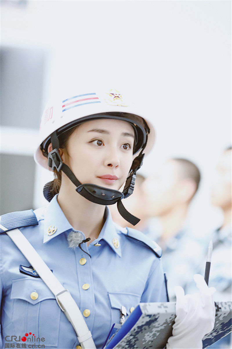 《真男2》杨幂化身纠察 检查男兵宿舍不留情面