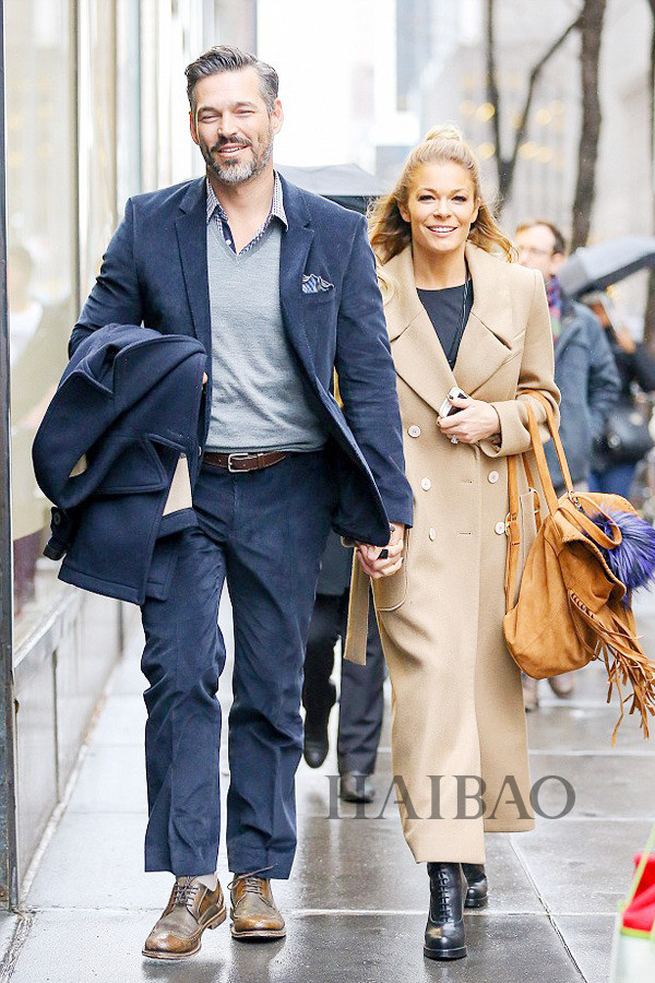 卡其色经久不衰 搭配什么颜色都好看