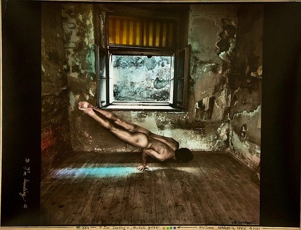 如何通过艺术、社会和政治的视角观看人体摄