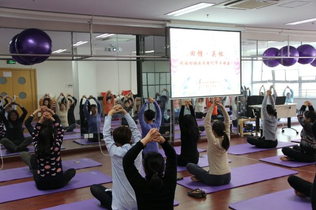 上海妇幼保健中心举行健康服务活动庆祝三八节