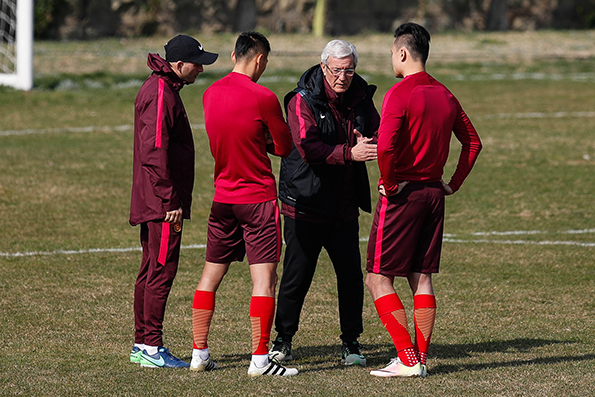 大师级心理博弈!面对十万人魔鬼主场,里皮开了
