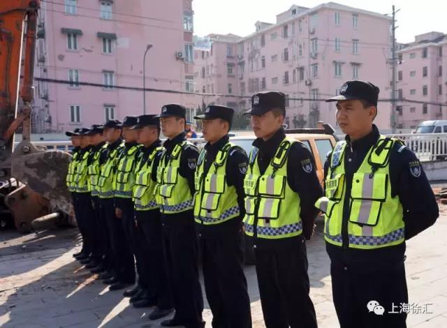 徐汇一长年占道经营的水果摊钉子户被整体拔除