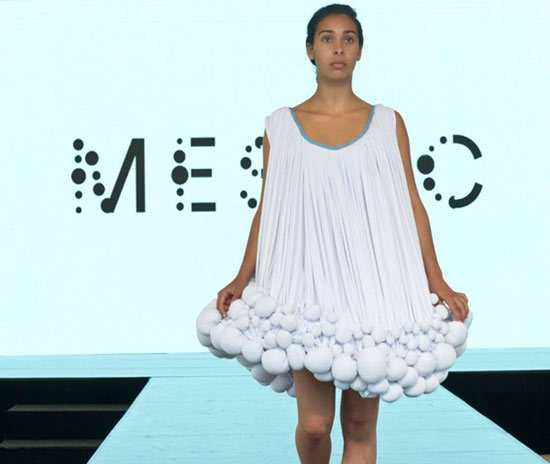 牛粪时装:荷兰设计师将牛粪改造成时装