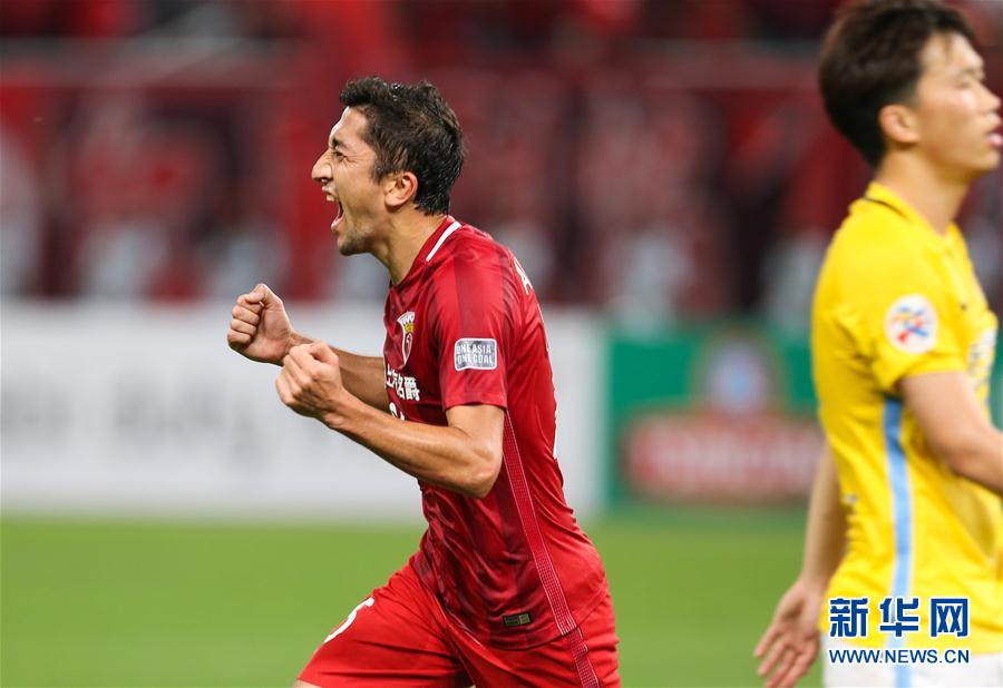 亚冠八分之一决赛首回合:上海上港胜江苏苏宁