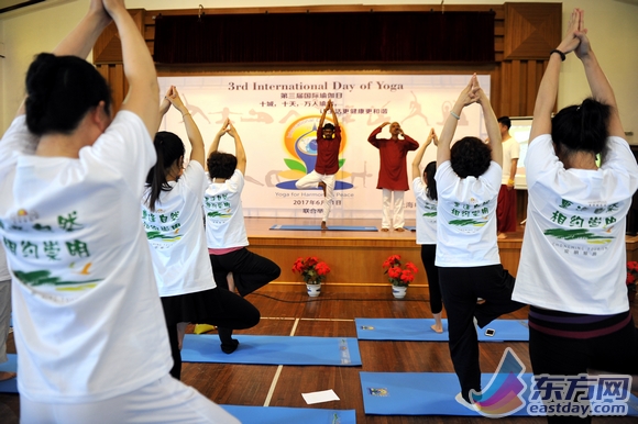 校园健康瑜伽走进上海电力学院