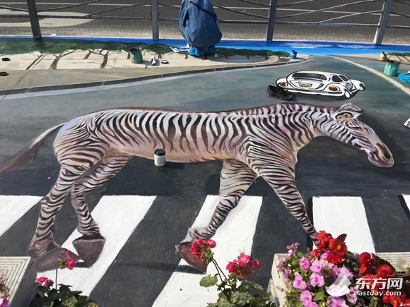 徐汇网红3D彩绘人行道现状:磨损明显 无人修