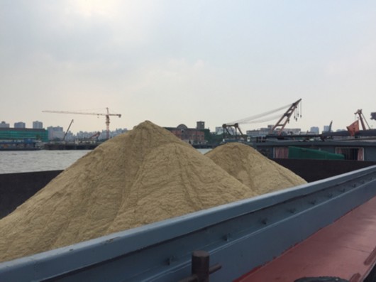 上海水上公安24小时水域巡逻 半年救17人