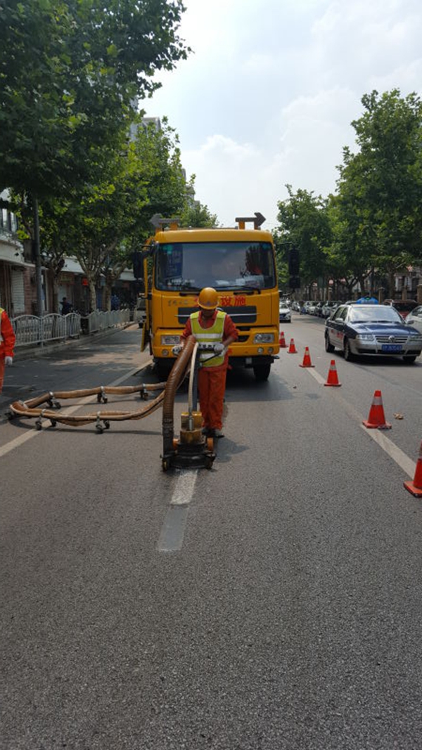 上海纠错道路标线有新技术 路政部门邀市民共