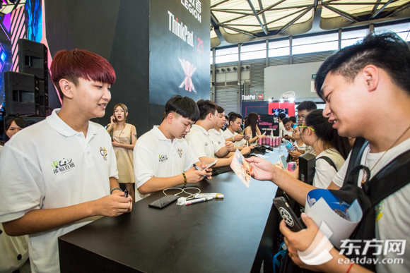 电竞职业路丨战队战绩傲人 粉丝连呼厉害