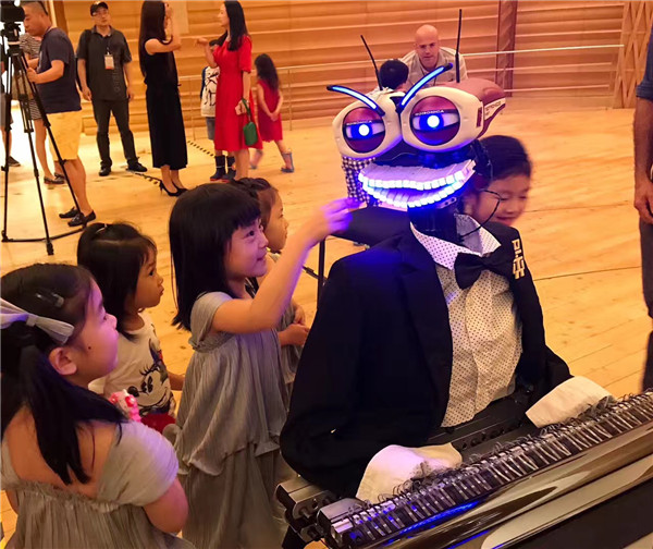 机器人来抢钢琴家饭碗了,它的绝技就是功夫唯