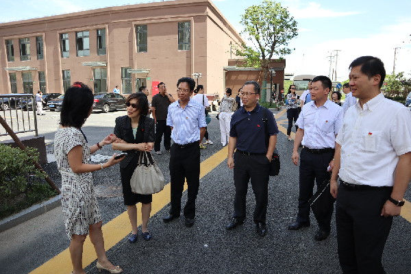 农发行上海分行与上海银监局开展党日共建活动