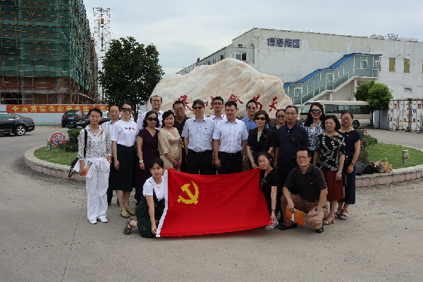 农发行上海分行与上海银监局开展党日共建活动