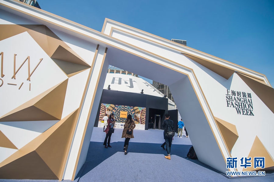 擦亮时尚消费金名片上海时装周顺势而为