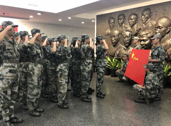传承红色基因 上海市预定新兵参与役前教育训