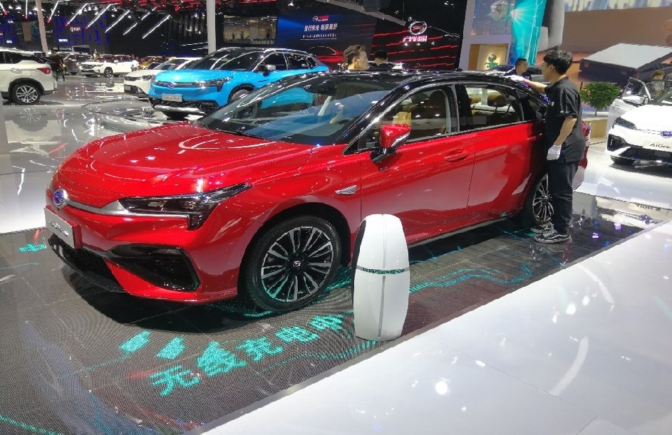 有感科技汽车无线充电技术亮相2019上海车展