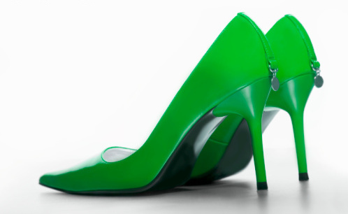 超高跟 靓女频频扭伤脚 小心 美丽的惩罚