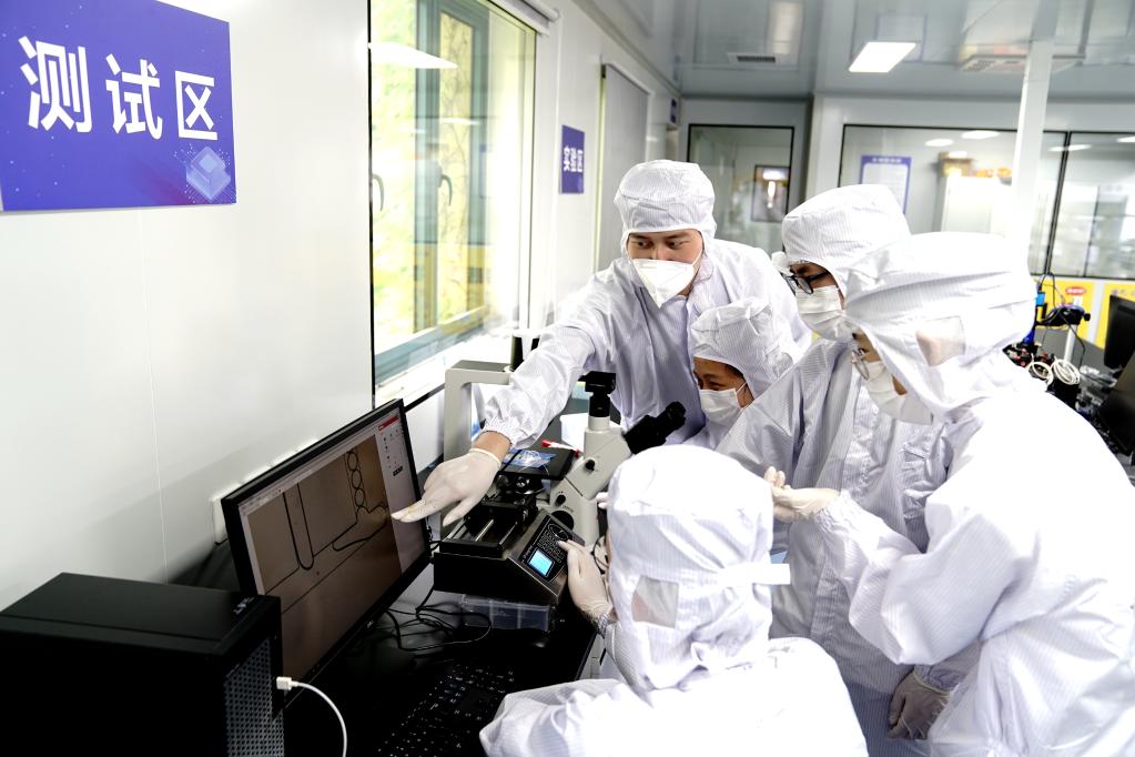 上海“微芯”实验室：真实体验芯片研究全过程