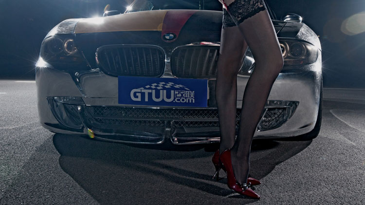 <em>丝袜美女</em>豪车激情演绎电镀迷情_新华网上海频