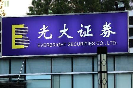 在光大证券比如买一万块钱的股票,手续费多少