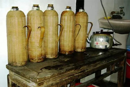  女子将男友毁容  受审:当庭互指对方是主谋-新华