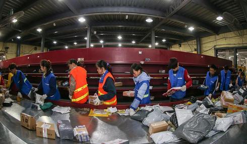 2015维密内衣秀火辣上演 200万美金内衣抢眼