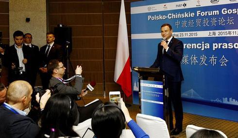 Selina严重过敏肿成面包超人 节目紧急取消-新华网