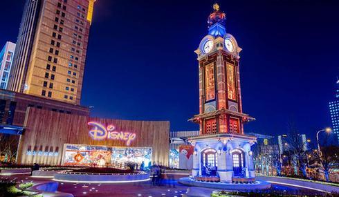 十米高迪士尼钟楼亮相陆家嘴