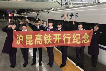 带摄像机瞄准镜