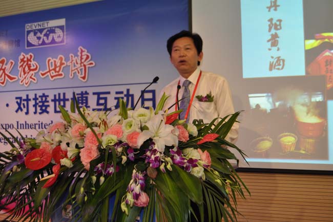图为镇江市委常委,丹阳市市委书记李茂川在"2010年