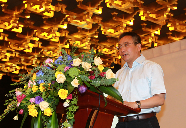 上海市松江区张培荣副区长在论坛上致辞