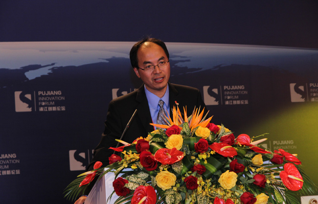 美国加州州立大学北岭分校教授孙一飞先生主持